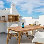 T2 In With Rooftop Terrace & Pool *