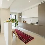T2 In With Rooftop Terrace & Pool Lägenhet *