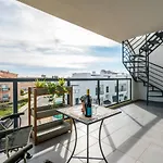 T2 In With Rooftop Terrace & Pool *