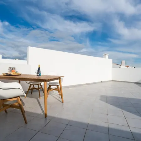 T2 In With Rooftop Terrace & Pool Apartment *
