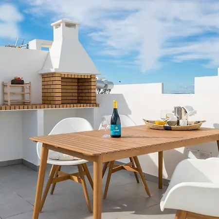 T2 In With Rooftop Terrace & Pool *