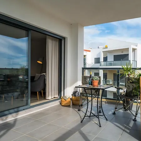 T2 In With Rooftop Terrace & Pool