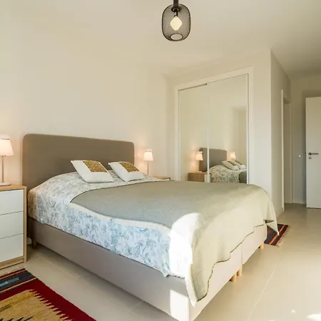 T2 In With Rooftop Terrace & Pool Daire *