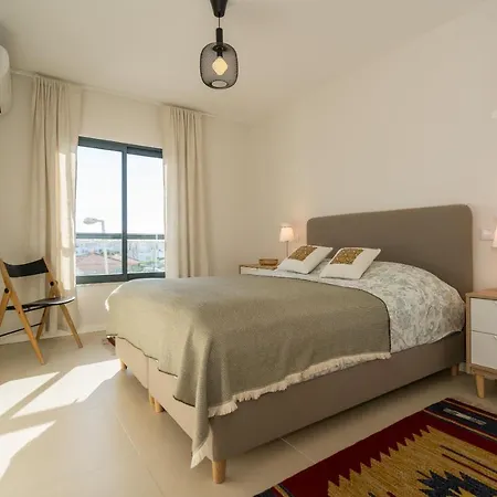 T2 In With Rooftop Terrace & Pool Apartment *