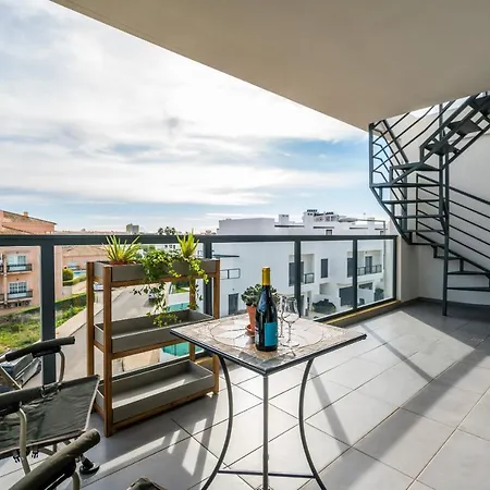 T2 In With Rooftop Terrace & Pool *