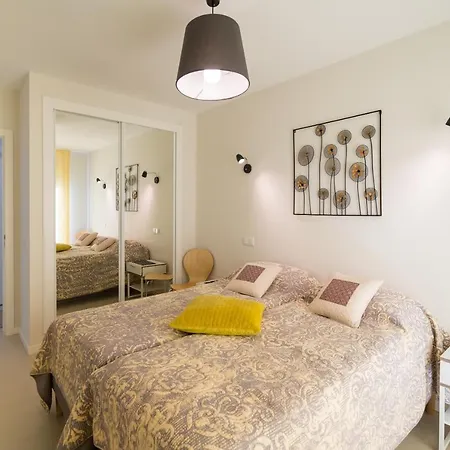 T2 In With Rooftop Terrace & Pool Apartment *