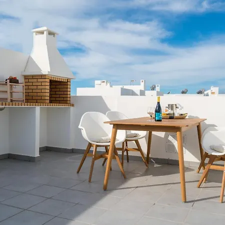 T2 In With Rooftop Terrace & Pool Алвор