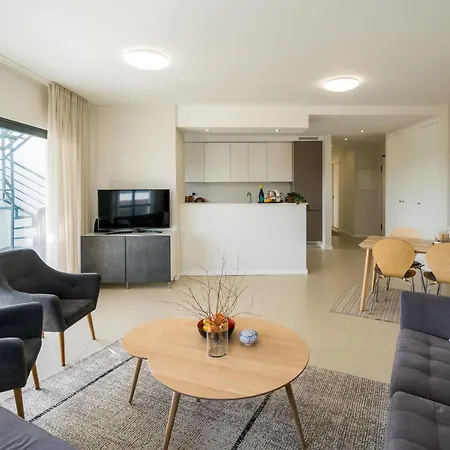 Апартаменты T2 In With Rooftop Terrace & Pool *